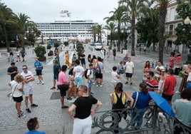 La ciudad de Cádiz recibe hoy lunes a casi 3.000 cruceristas en su puerto