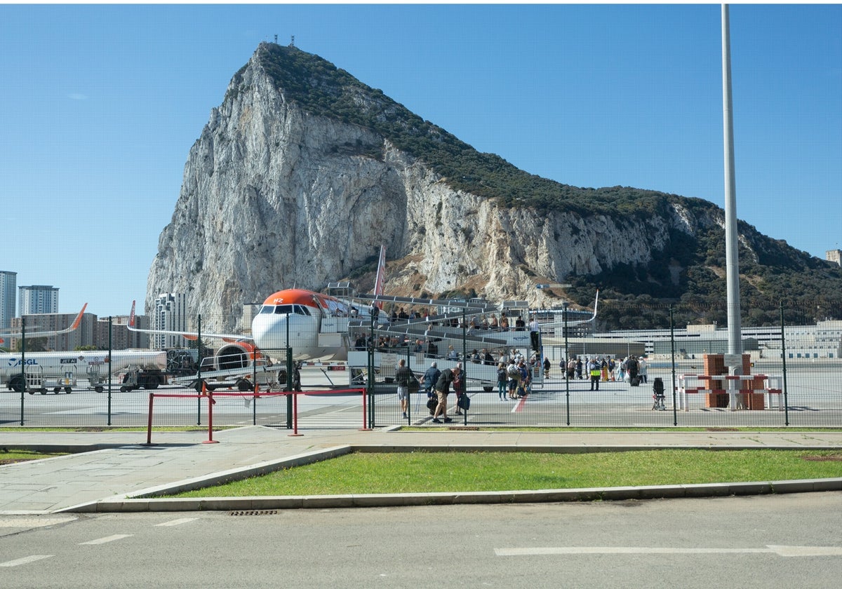 Malestar en Gibraltar por la incursión de una patrullera de la Guardia Civil en «aguas británicas»