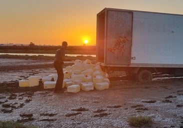 El 'petaqueo' por los caños: más de 15.000 litros de gasolina para narcolanchas intervenidos en horas