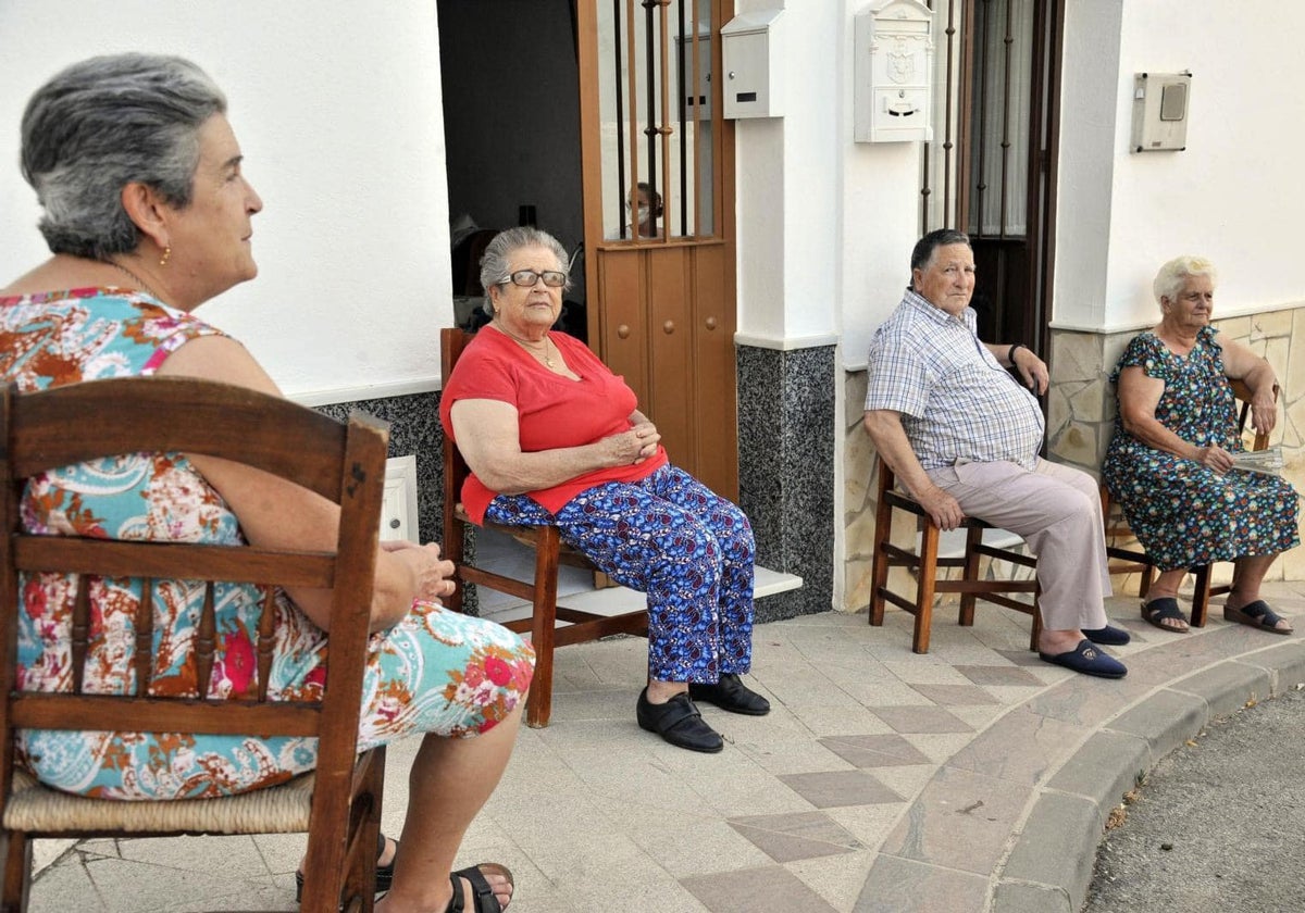 Charlas al fresco en Algar.