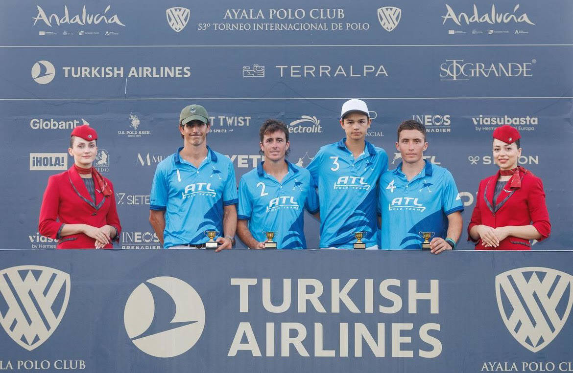 Los ganadores Facundo Pieres, Santiago Laborde, Antonio Heguy y Martín Romualdez de Calatagan