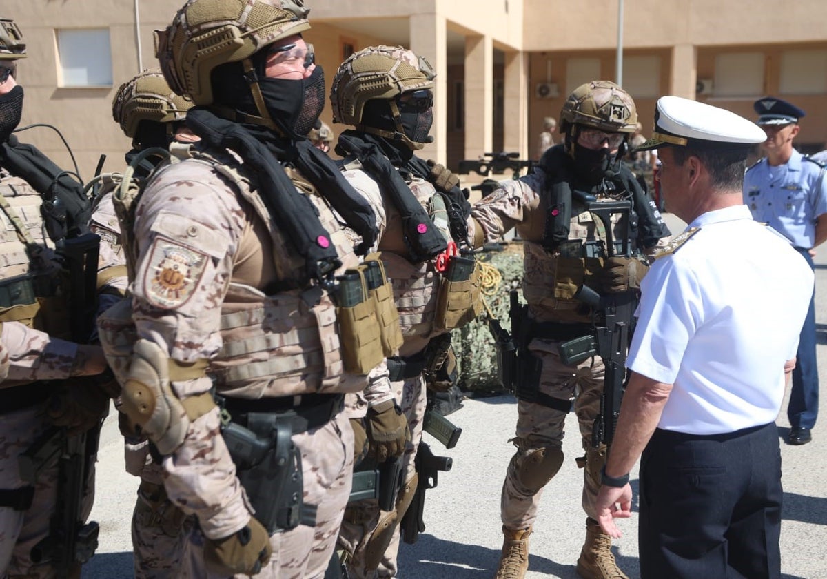 El Comandante General de Brasil visita a las Unidades de la Armada de San Fernando.