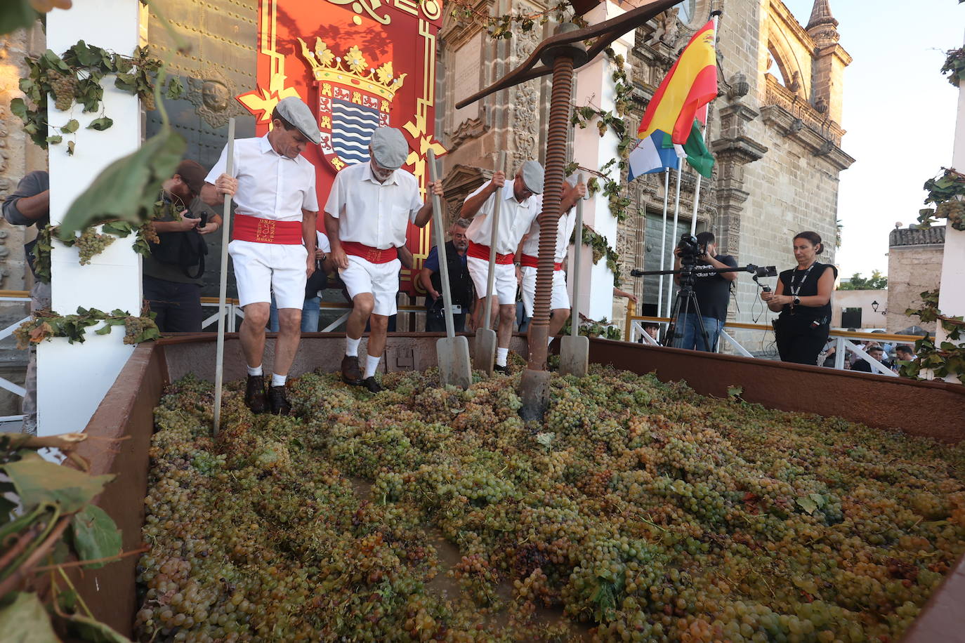 Fotos: Así ha sido la ceremonia de la Pisa de la Uva en el Reducto de la Catedral de Jerez