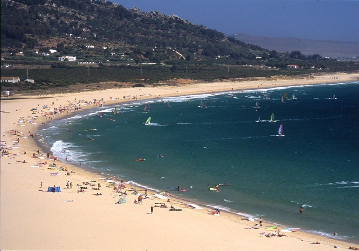 Una de las playas con la arena más blanca del mundo está en este municipio de Cádiz