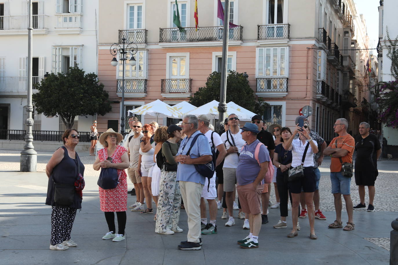 Fotos: Desembarco masivo de turistas en Cádiz con más de 9.200 cruceristas