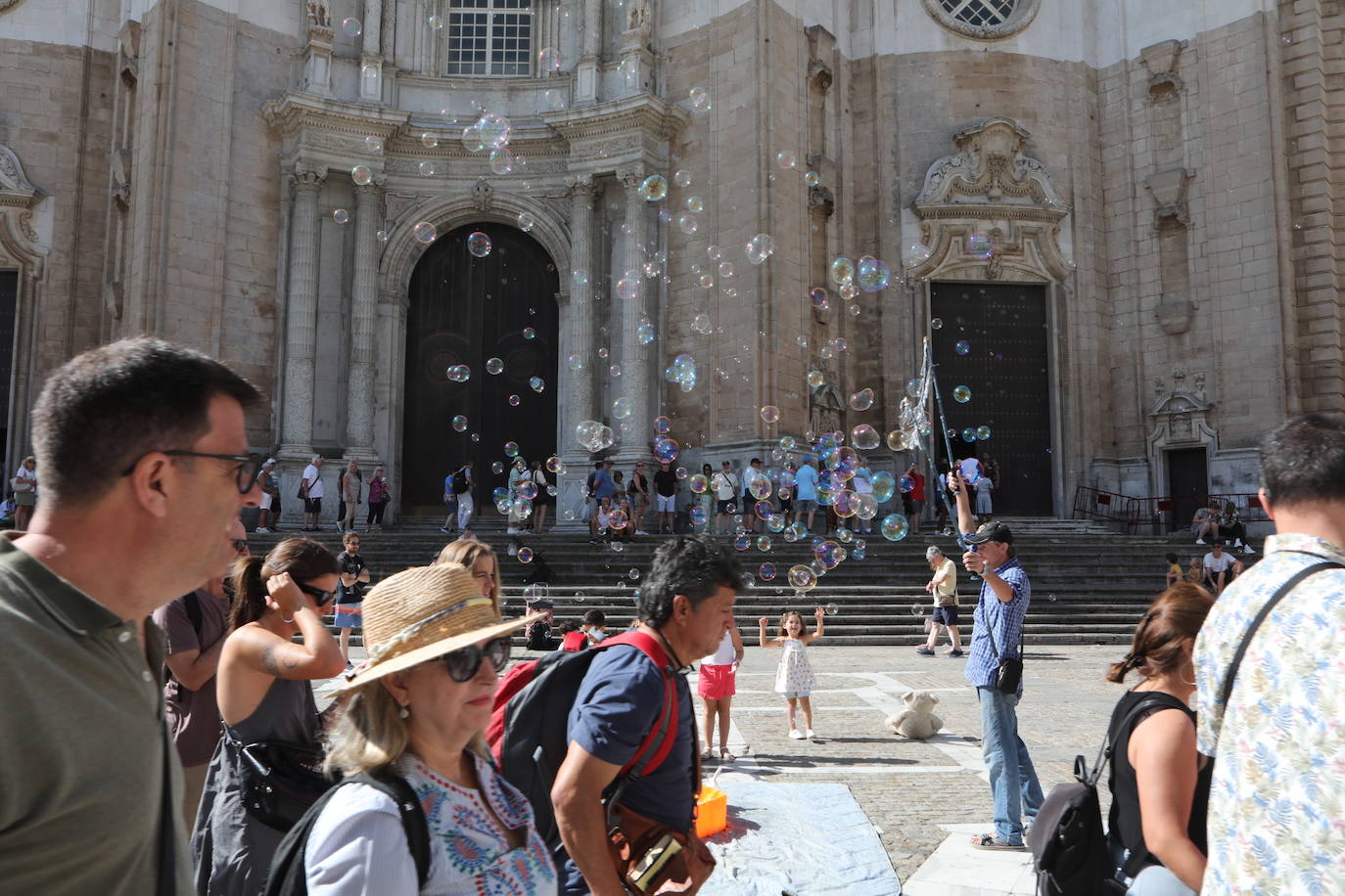 Fotos: Desembarco masivo de turistas en Cádiz con más de 9.200 cruceristas