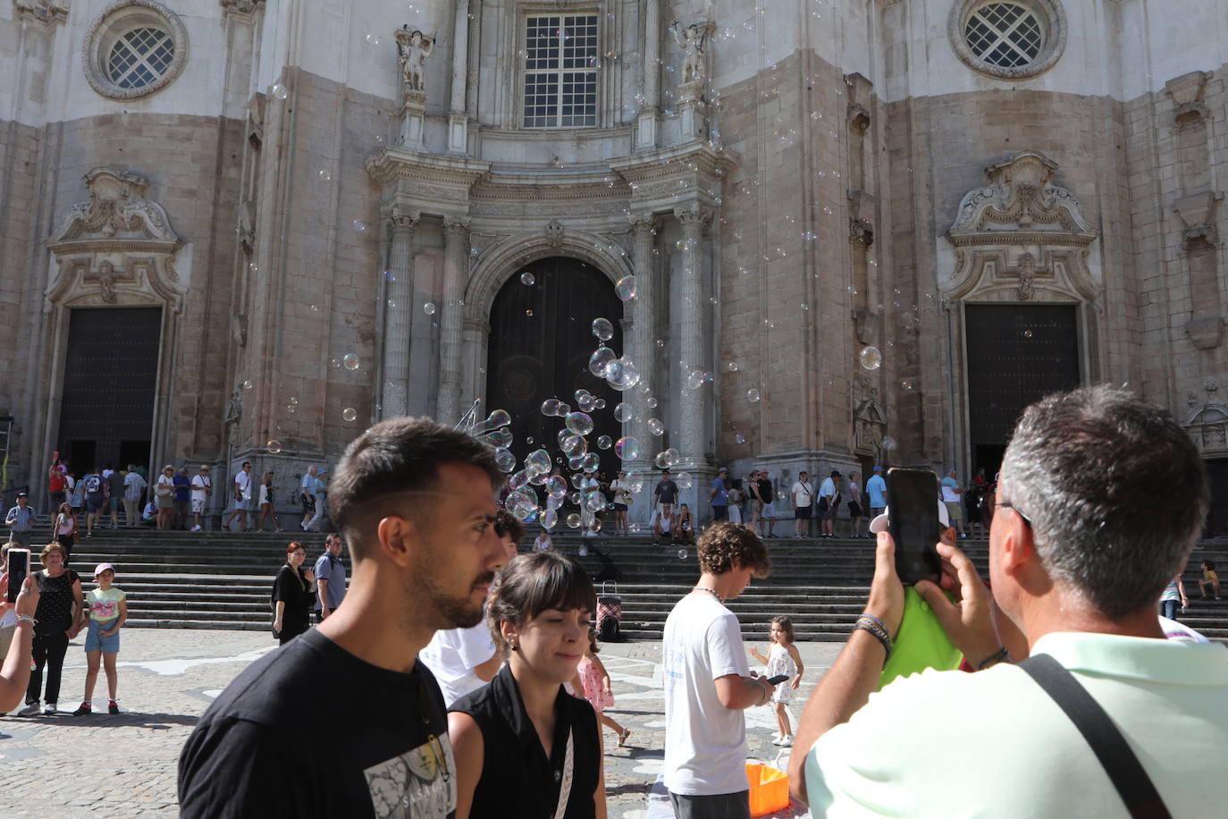 Fotos: Desembarco masivo de turistas en Cádiz con más de 9.200 cruceristas