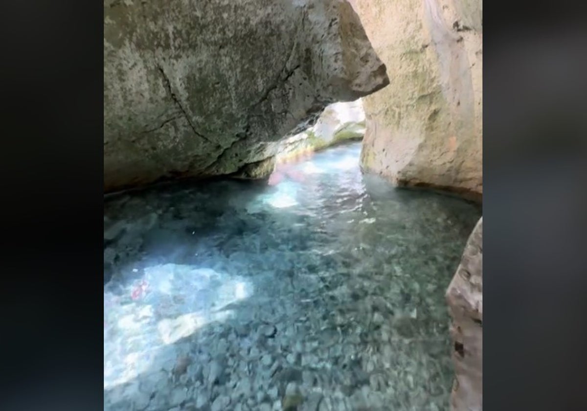 No es Tailandia, es Cádiz: así es el espectacular arroyo de agua cristalina que puedes visitar en este pueblo de la provincia