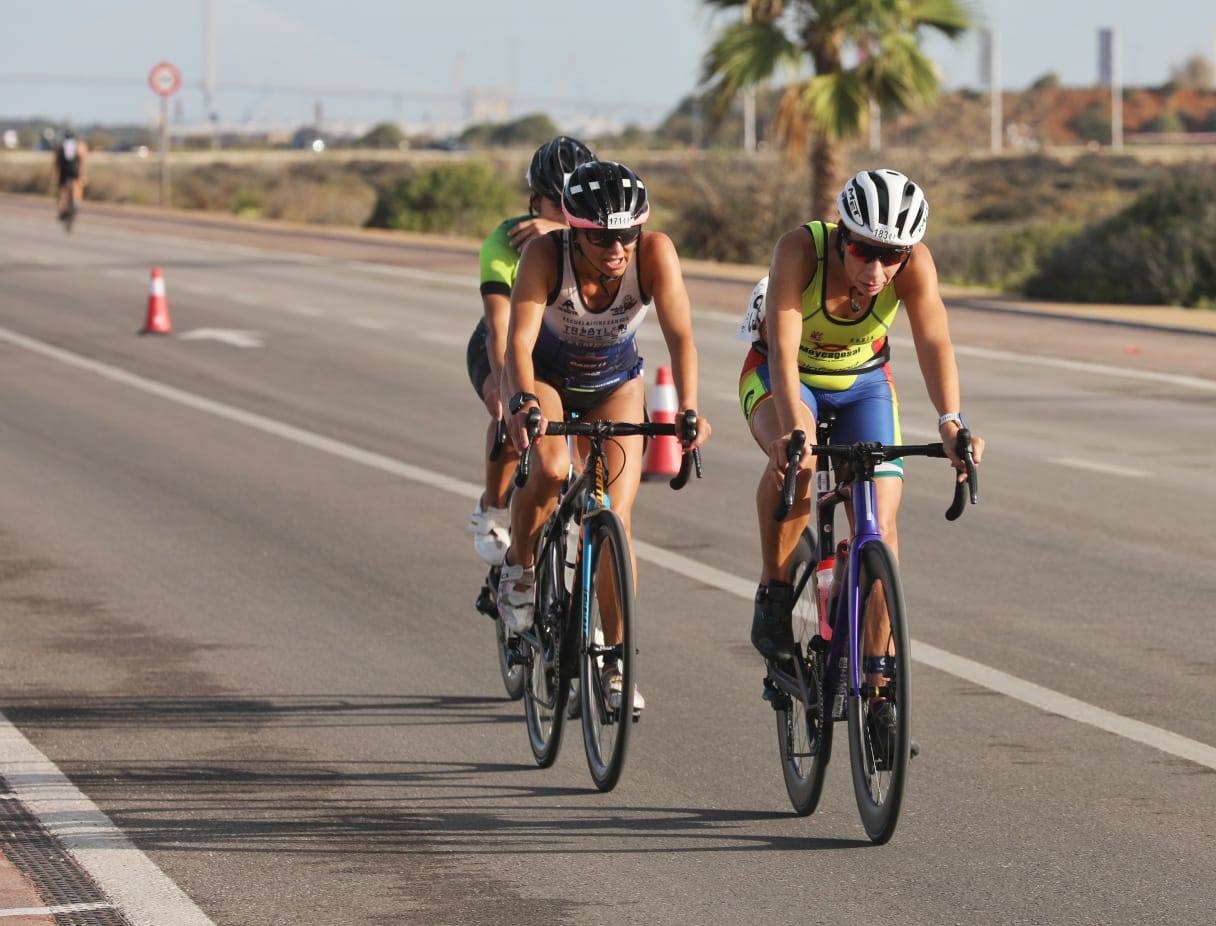 Fotos: ¿Has participado en el V Triatlón Ciudad de San Fernando? 750 metros a nado, 20 kilómetros en bici y 5 kilómetros de carrera