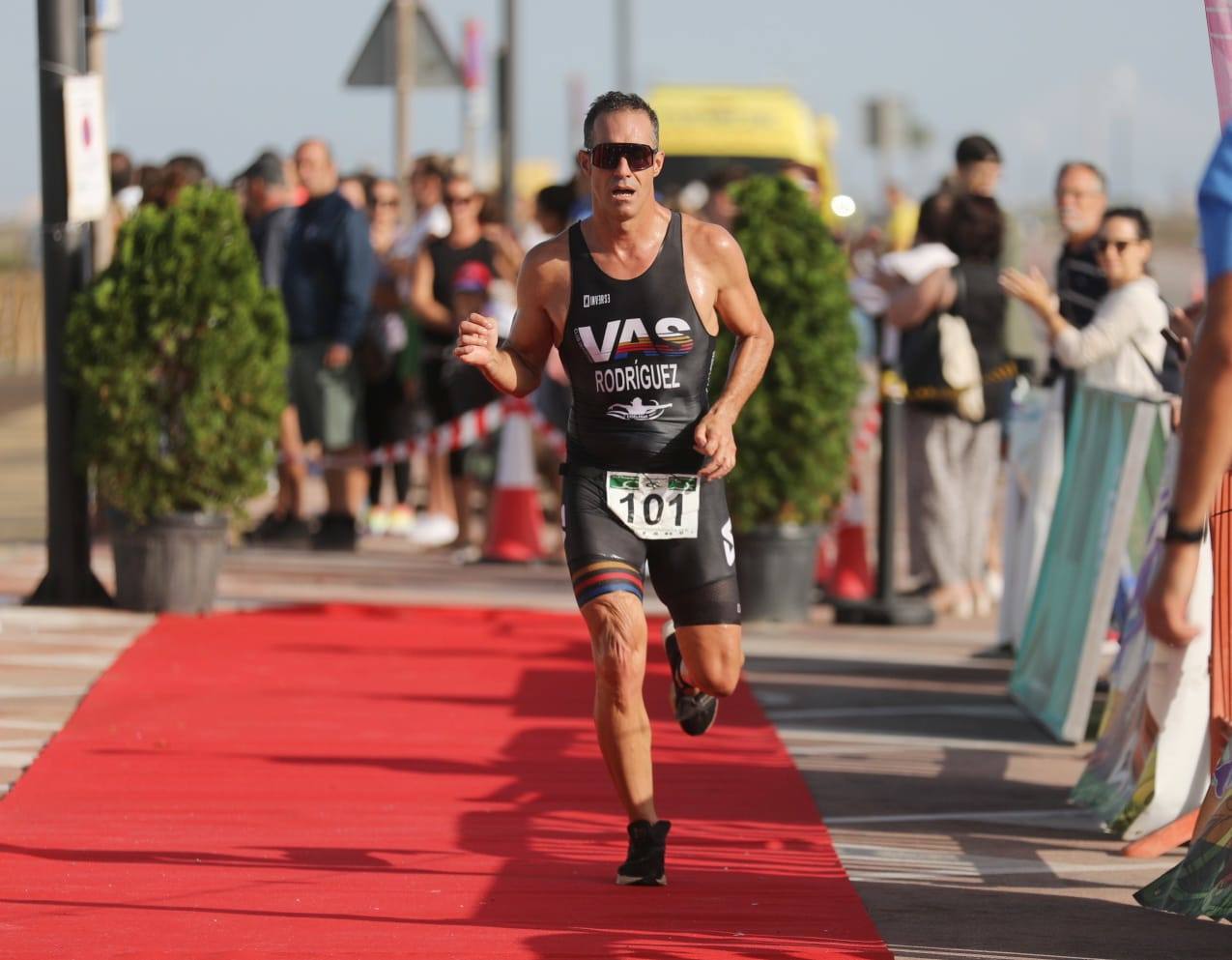 Fotos: ¿Has participado en el V Triatlón Ciudad de San Fernando? 750 metros a nado, 20 kilómetros en bici y 5 kilómetros de carrera