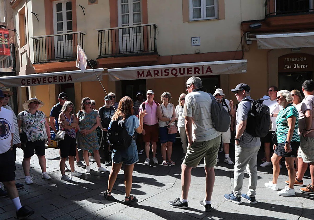 Cádiz despierta este lunes con la llegada de un crucero con más de 3.600 pasajeros británicos.