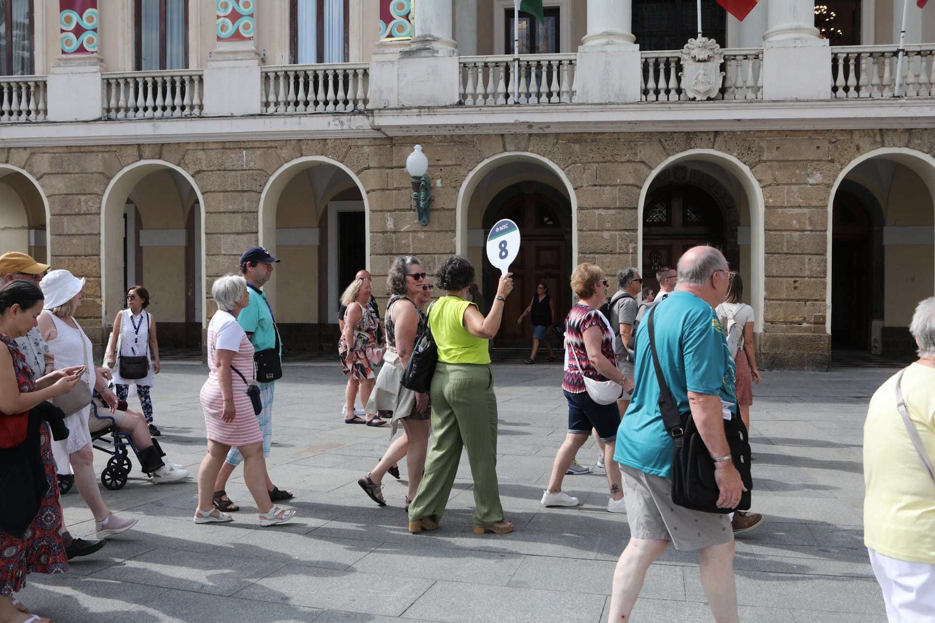 Casi 10.000 cruceristas se hacen notar en Cádiz este miércoles