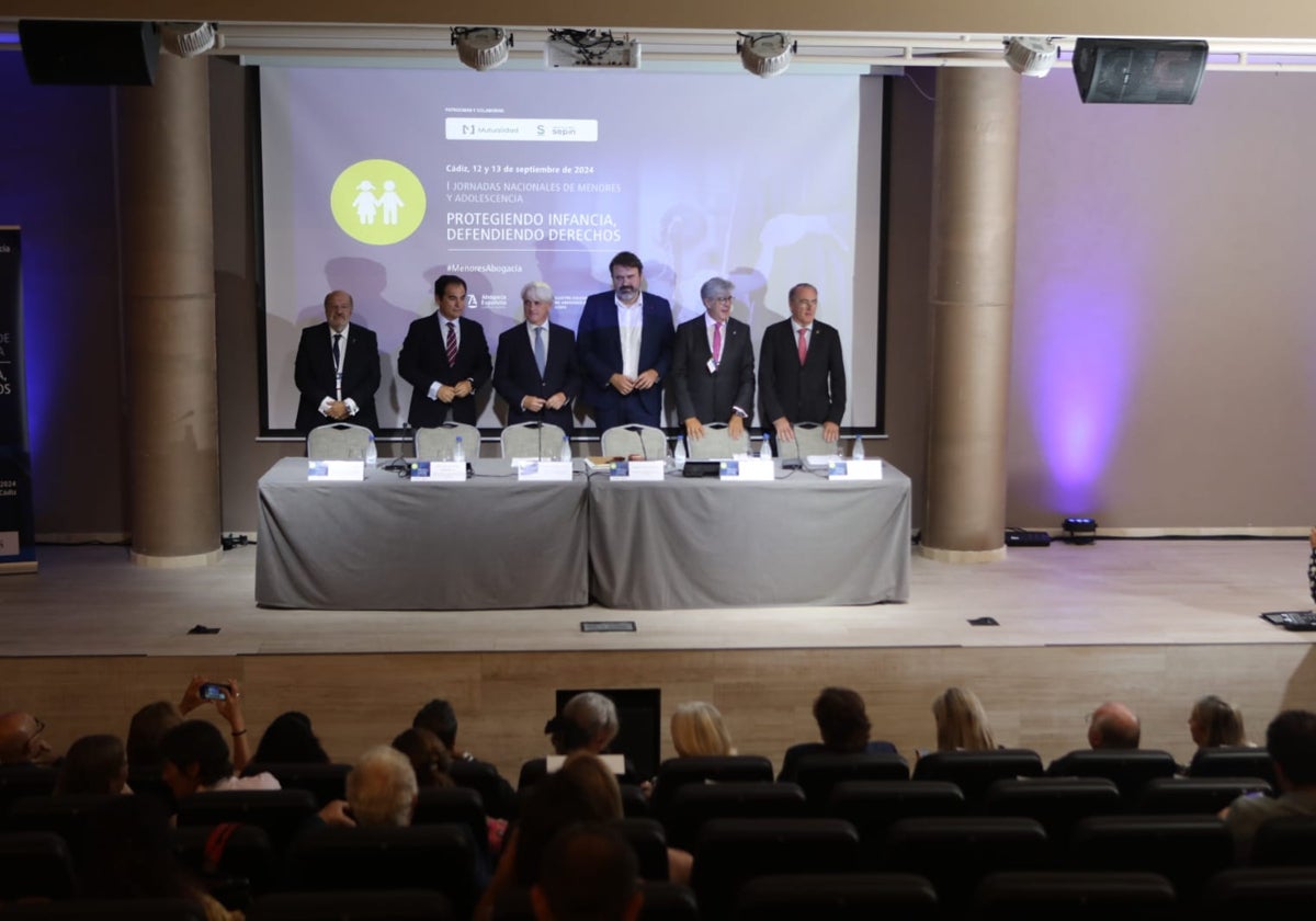 El consejero de Justicia y el presidente del Consejo General de la Abogacía de España presiden las I Jornadas Nacionales de Menores y Adolescencia.