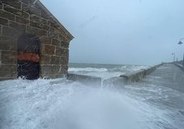 El tiempo en Cádiz: aviso amarillo por oleaje este domingo en el Estrecho y el litoral gaditano