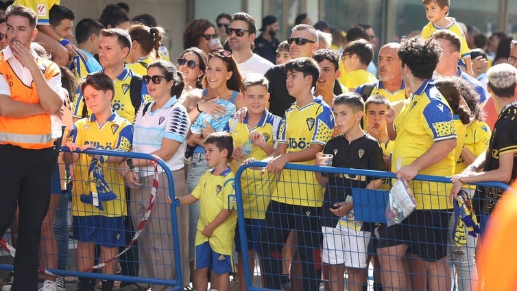 Fotos: ambiente en la previa del partido Cádiz CF-Racing de Ferrol