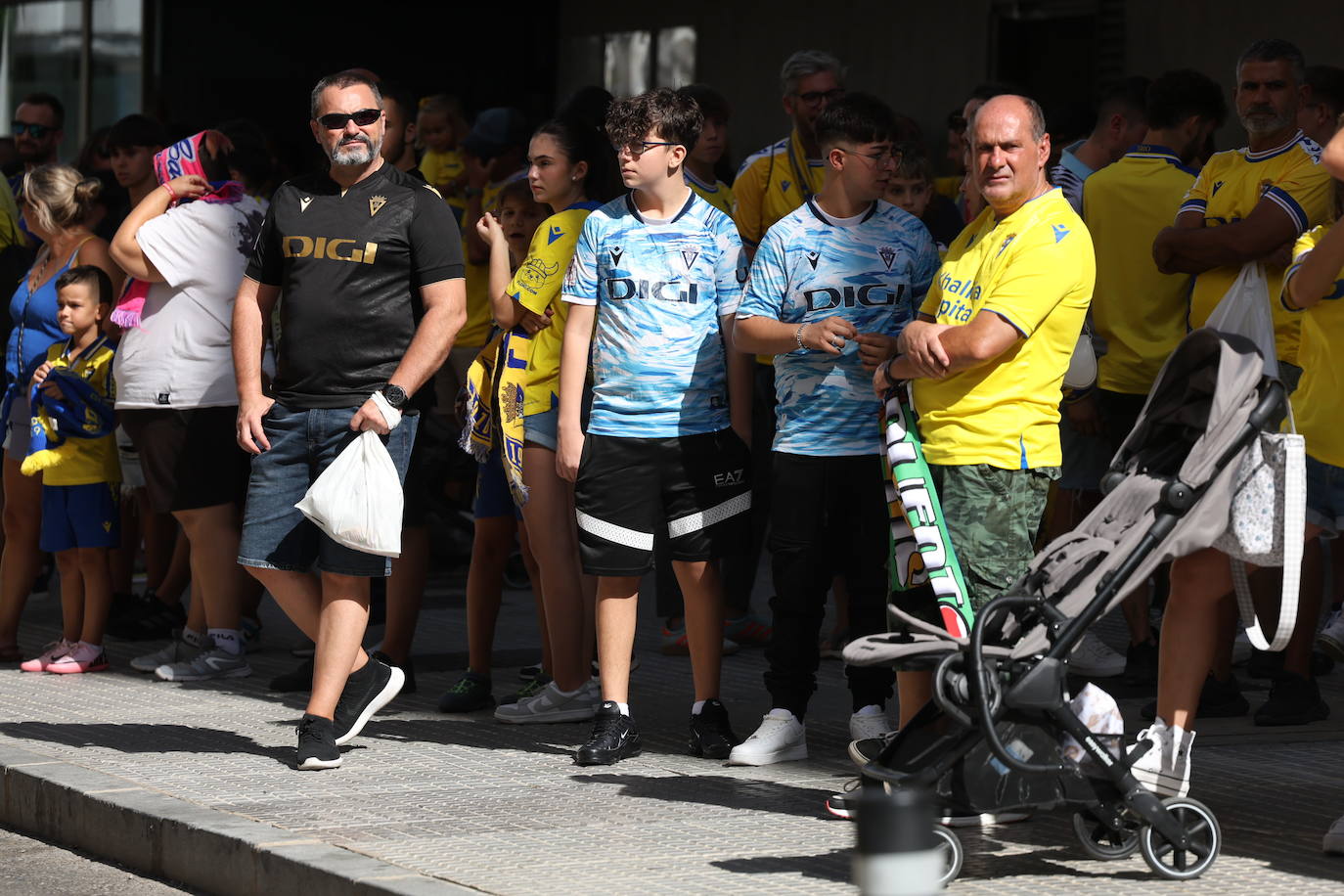 Fotos: ambiente en la previa del partido Cádiz CF-Racing de Ferrol