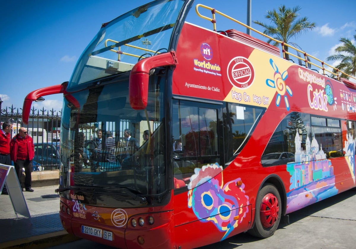 Habrá una visita gratuita a la ciudad de Cádiz a través del bus turístico.