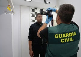 Las imágenes que todos querían ver: Karim, detenido por la Guardia Civil