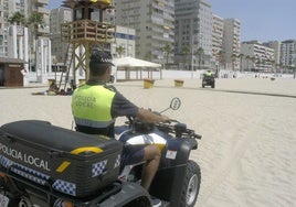 Bruno García defiende el servicio de vigilancia en la playa de la Policía Local y su complemento de productividad diario de más de 300 euros