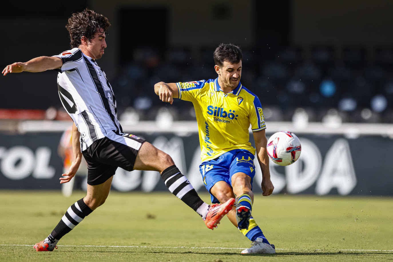 Fotos: Cartagena - Cádiz CF en el estadio de Cartagonova