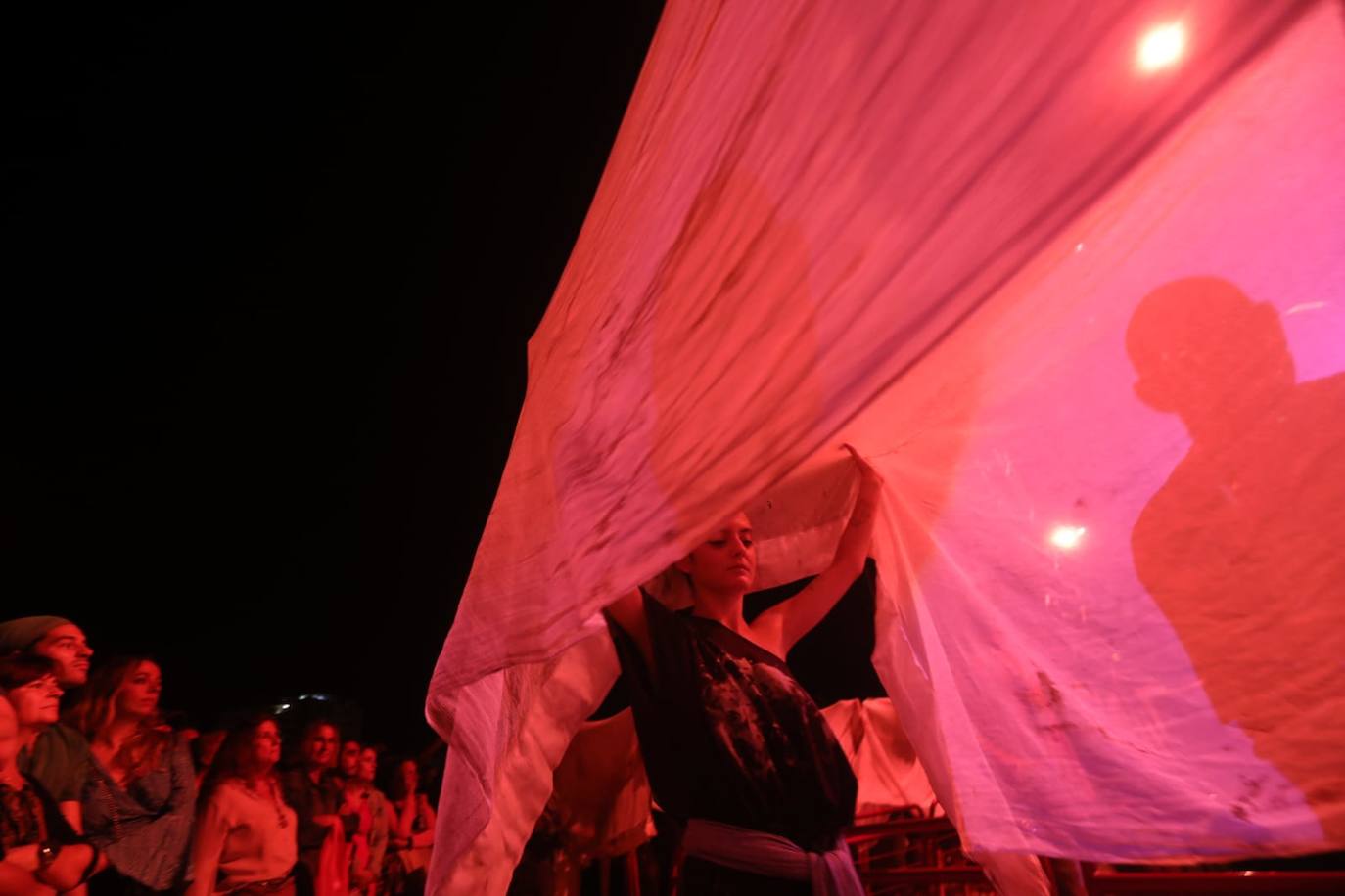 Fotos: Cádiz revive su pasado fenicio con la Fura dels Baus