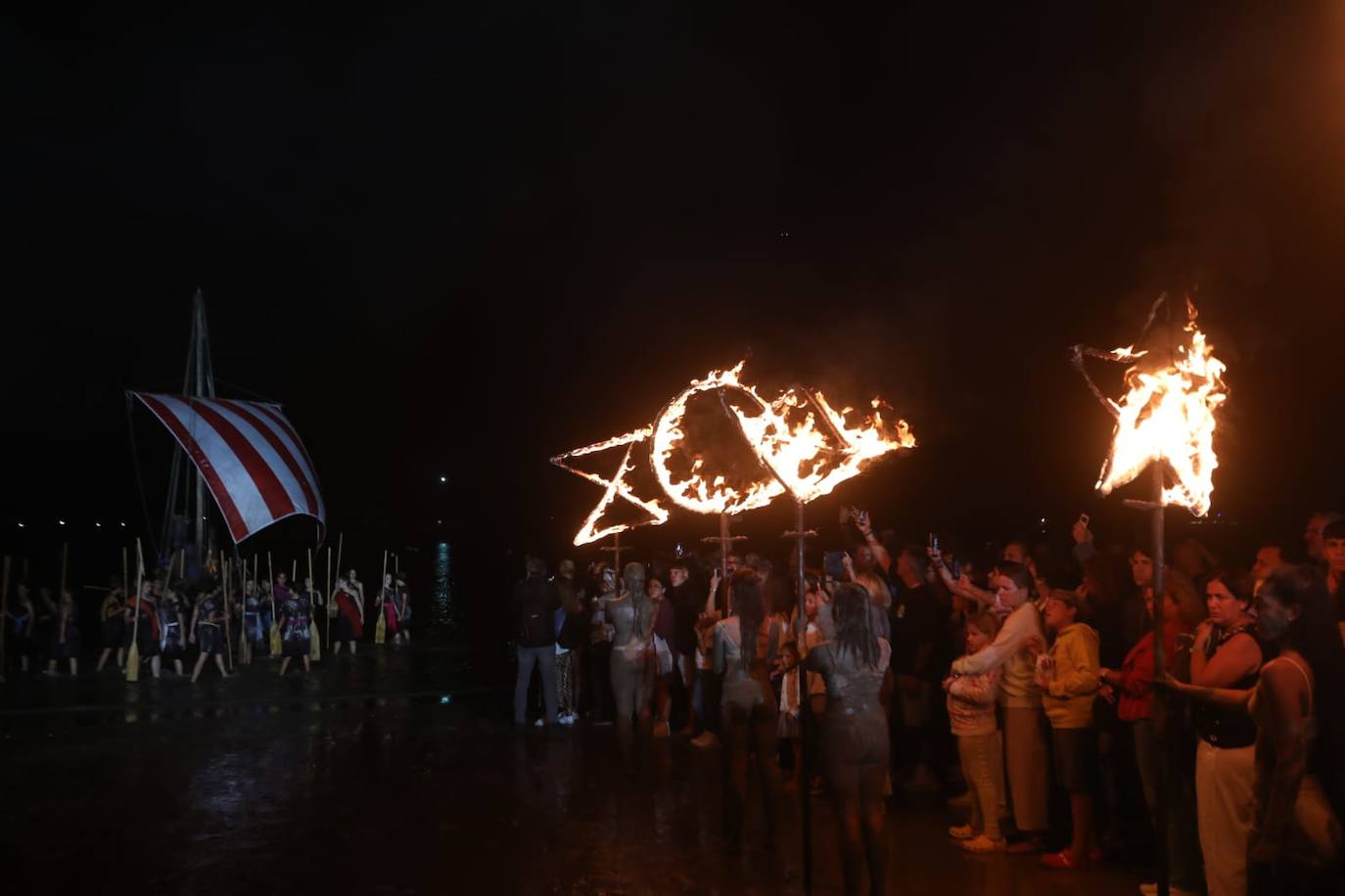 Fotos: Cádiz revive su pasado fenicio con la Fura dels Baus