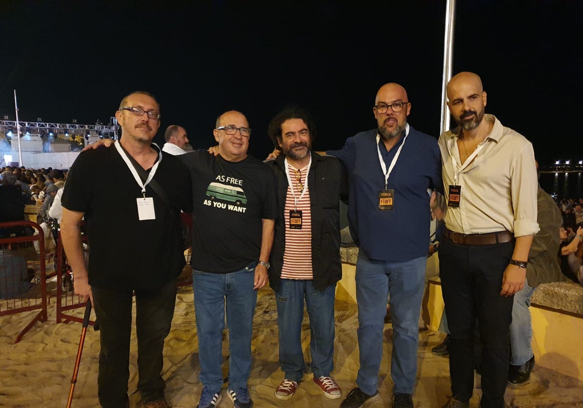 Luis Rivero, a la derecha, anoche junto a Juan Antonio Verdía, Nandi Migueles, Miguel Ángel García Argüez y José Manuel Pedrosa.