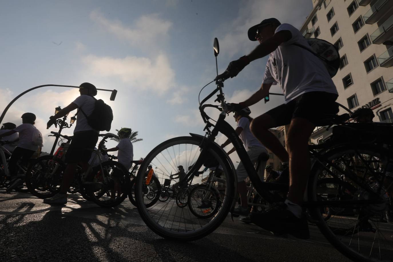 Cádiz apuesta por la bicicleta en una marcha en el Día Europeo sin coches