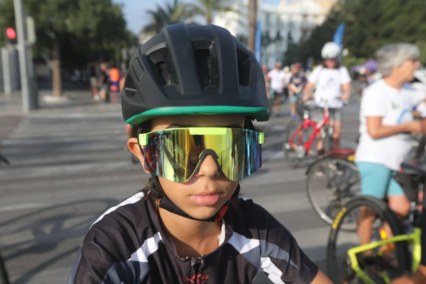 Cádiz apuesta por la bicicleta en una marcha en el Día Europeo sin coches