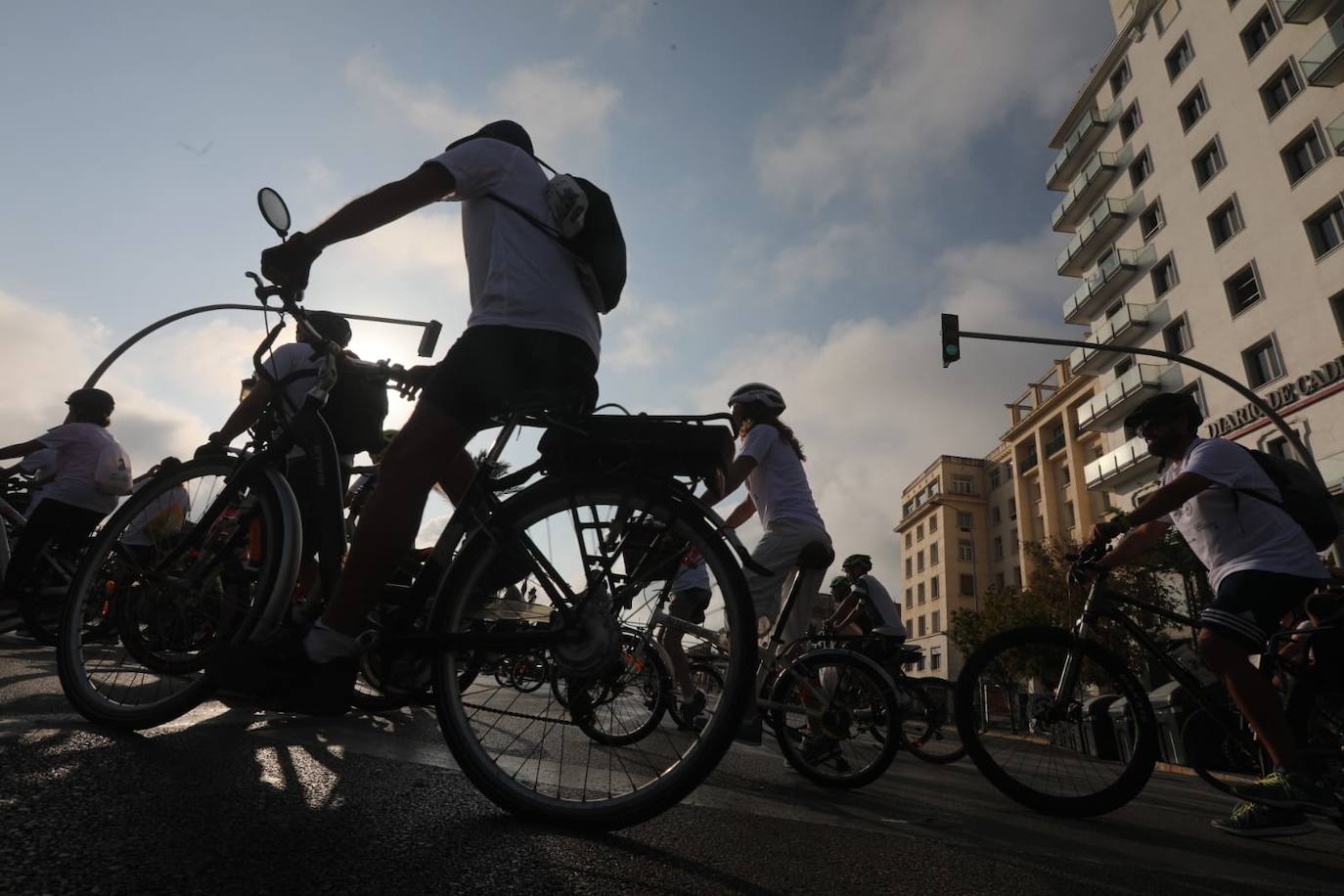 Cádiz apuesta por la bicicleta en una marcha en el Día Europeo sin coches