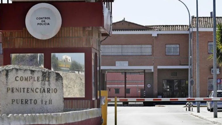 Entrada a la prisión de Puerto II en El Puerto de Santa María.