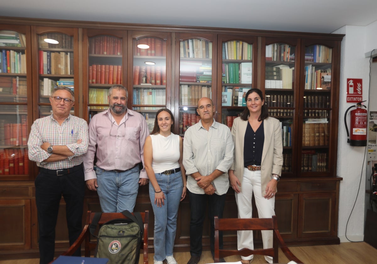 Los veterinarios que han participado en el coloquio organizado por LA VOZ de Cádiz, en el Colegio de Veterinarios.