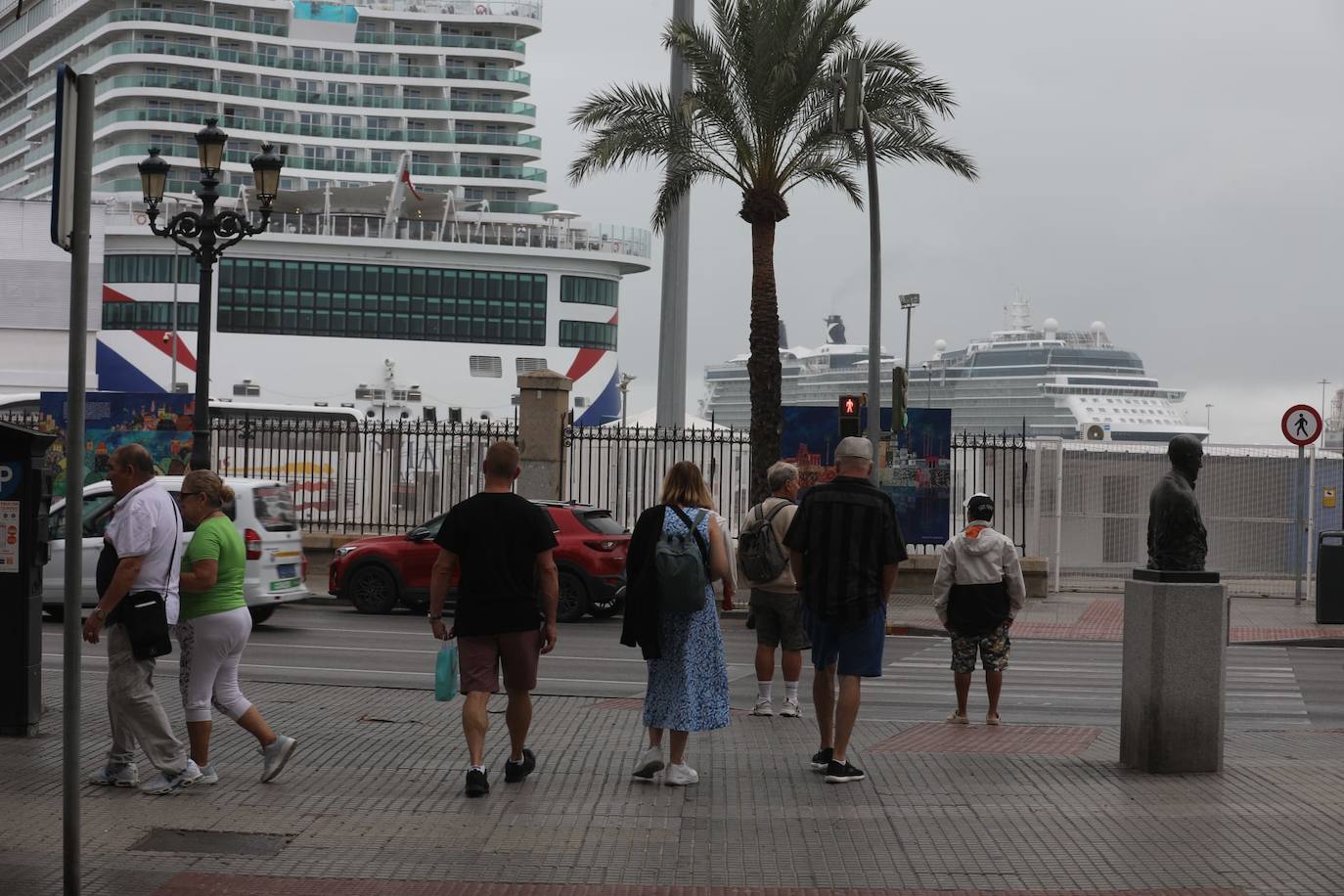 Fotos: Más de 8.000 turistas han llegado este jueves al puerto de Cádiz