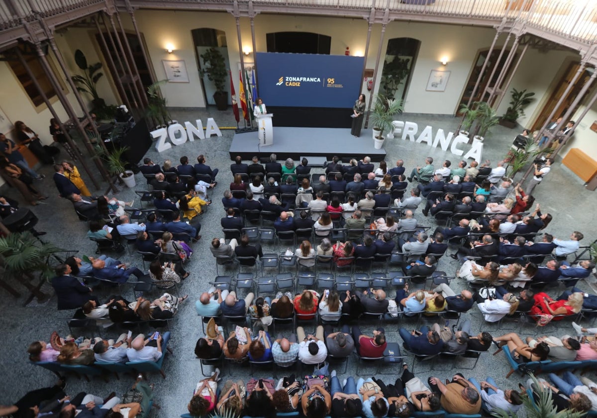 El patio central del Palacio de Congresos ha sido el escenario del acto