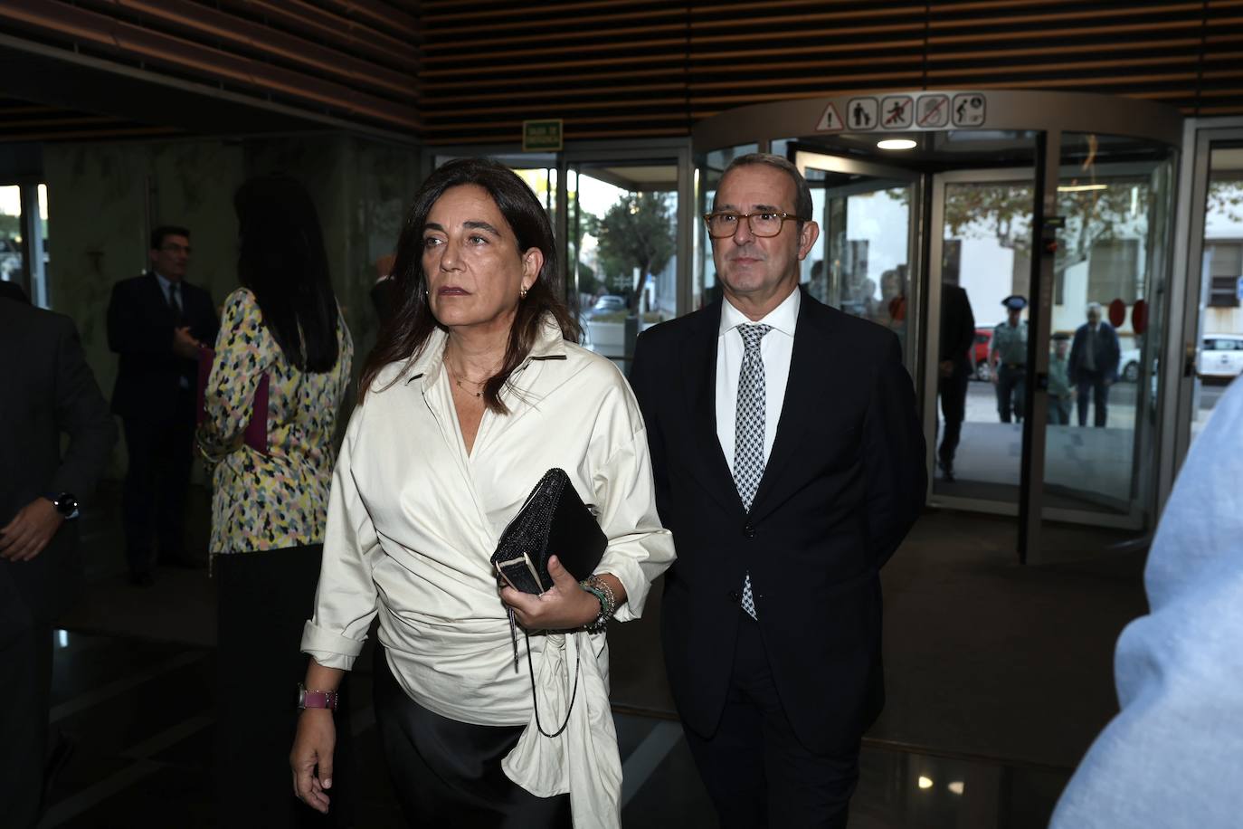 FOTOS: Los invitados a los Premios LA VOZ 2024 llegan al Parador de Cádiz (II)