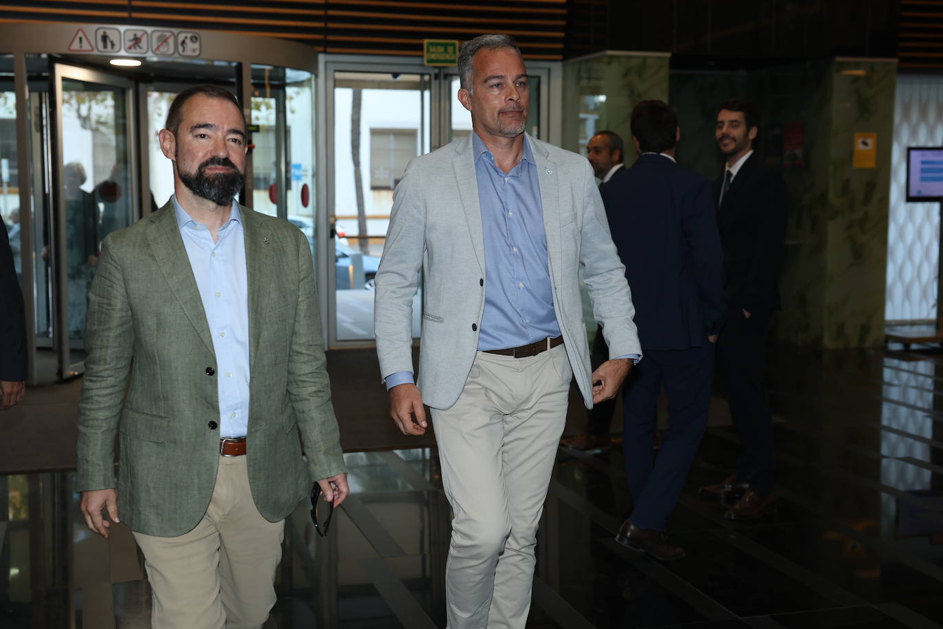 FOTOS: Los invitados a los Premios LA VOZ 2024 llegan al Parador de Cádiz (II)