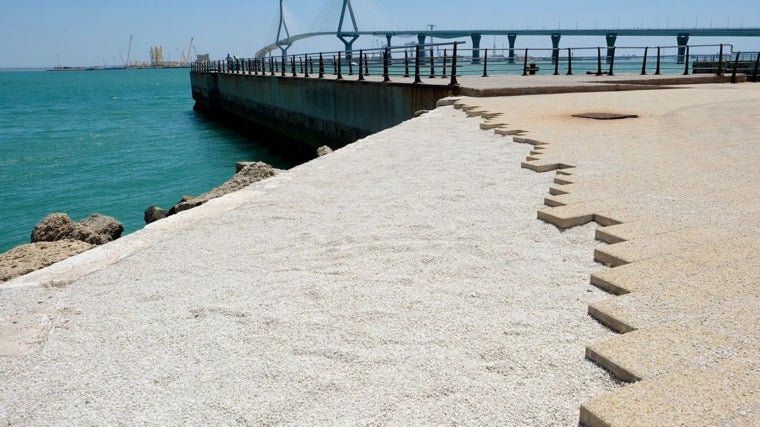 Aspecto que presentaba esta zona del paseo antes de los trabajos realizados por la Delegación de Mantenimiento Urbano.