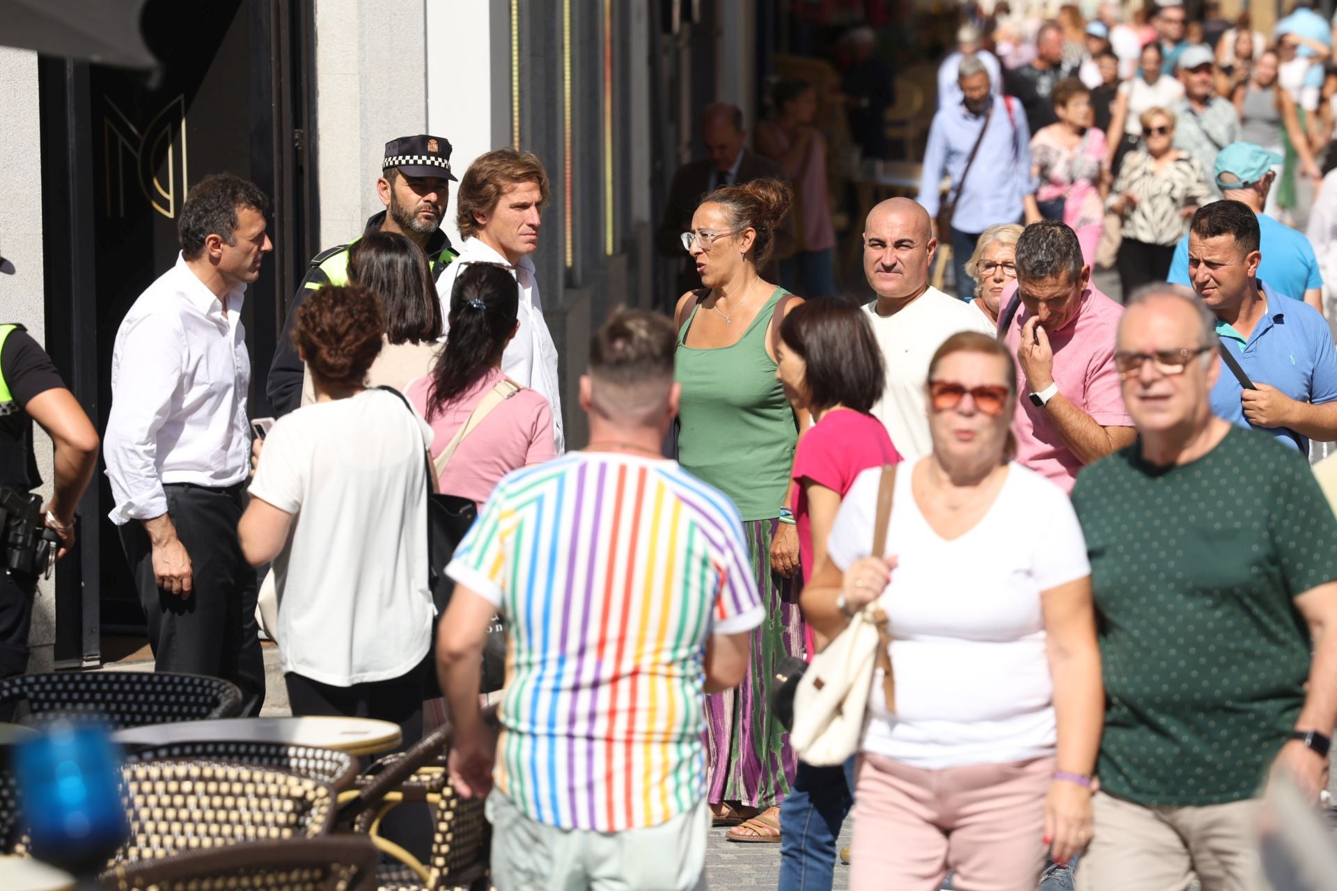 Fotos: cae un balcón en la plaza de San Juan de Dios de Cádiz