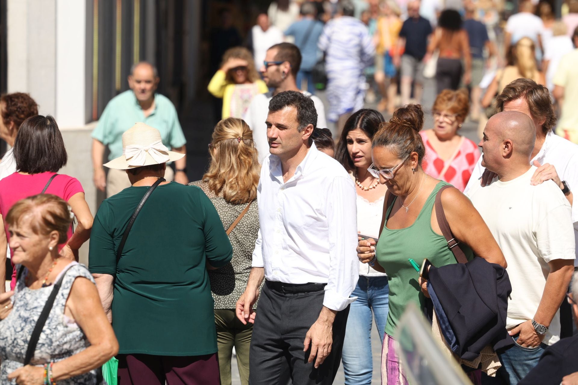 Fotos: cae un balcón en la plaza de San Juan de Dios de Cádiz