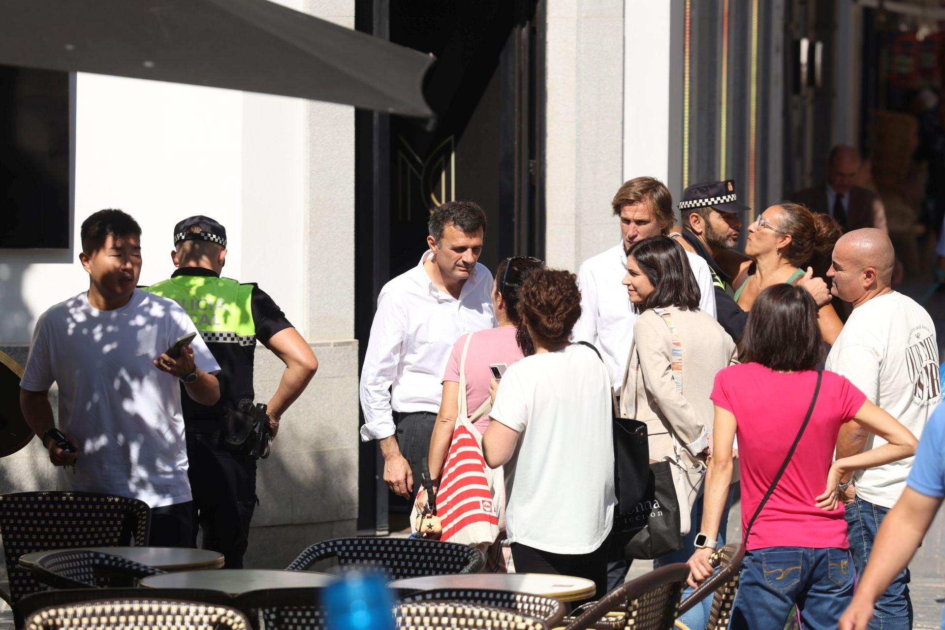 Fotos: cae un balcón en la plaza de San Juan de Dios de Cádiz