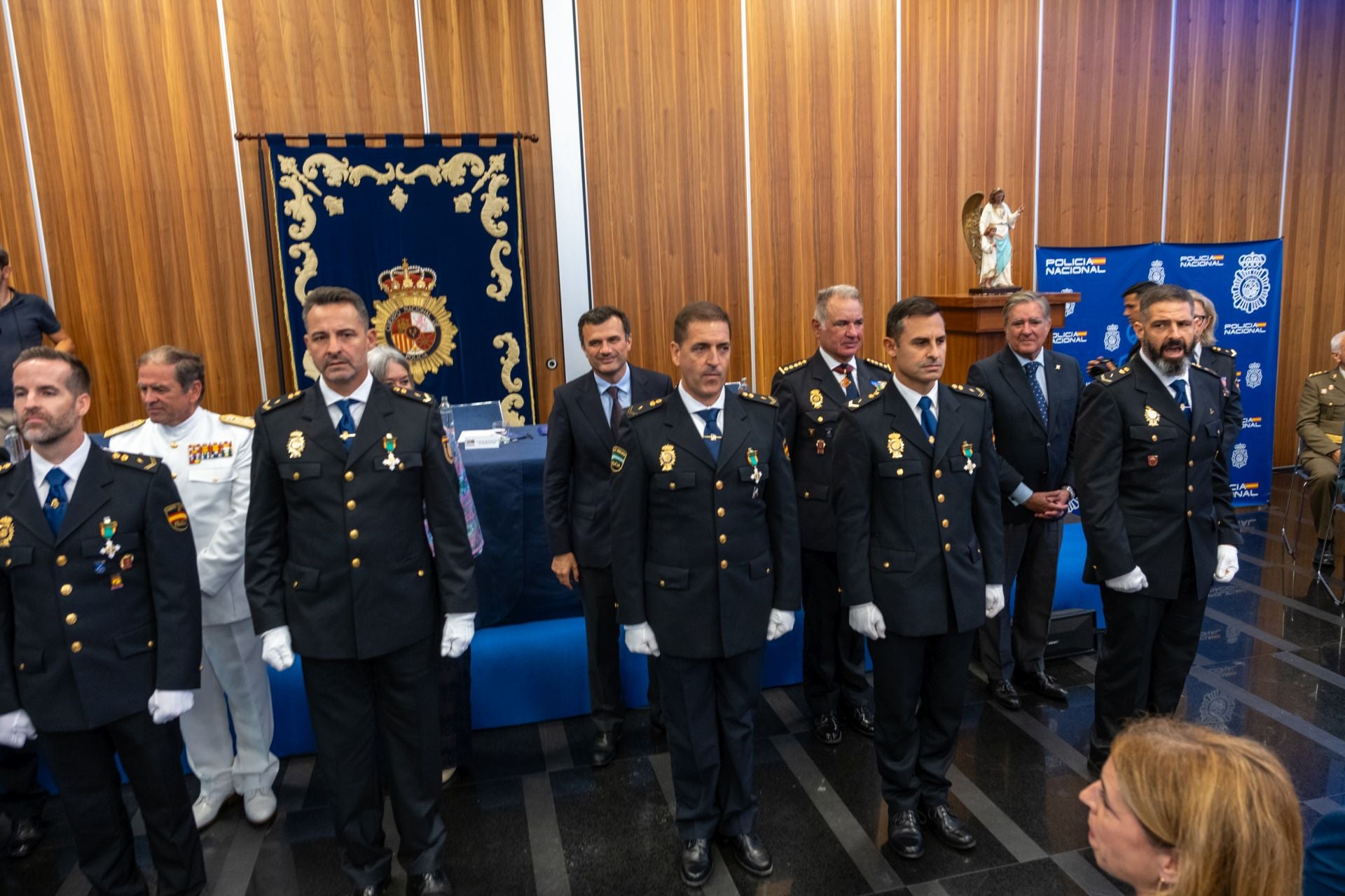 Fotos: Día de la Policía en Cádiz por los Santos Ángeles Custodios