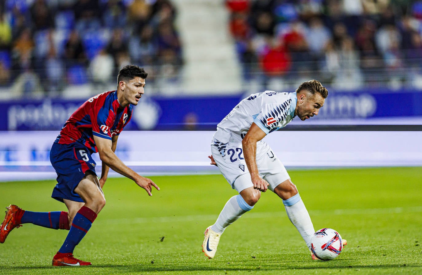 Fotos: Huesca - Cádiz CF en el estadio de El Alcoraz