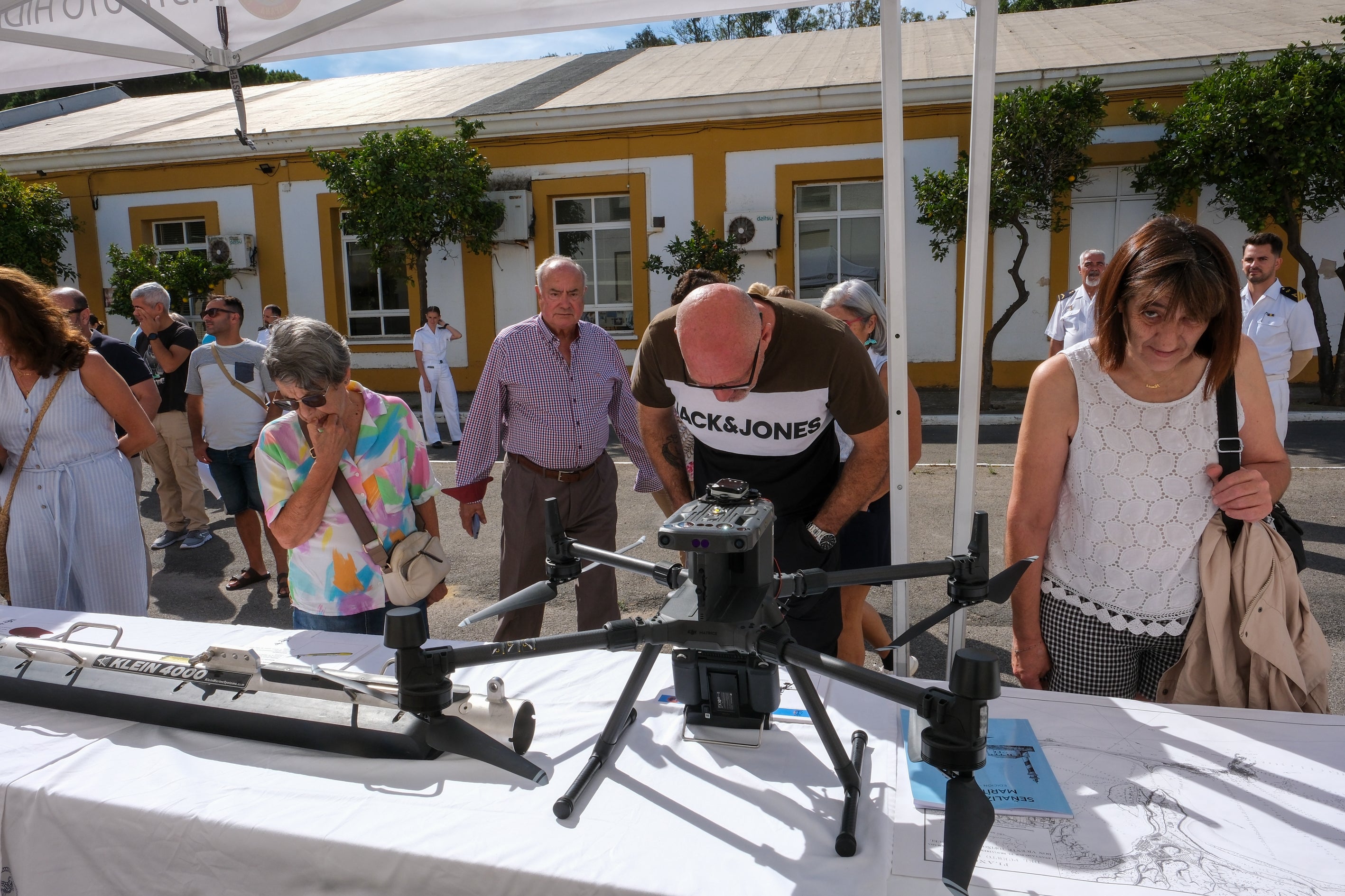 Fotos: Jornada de puertas abiertas en el Instituto Hidrográfico de la Marina de Cádiz