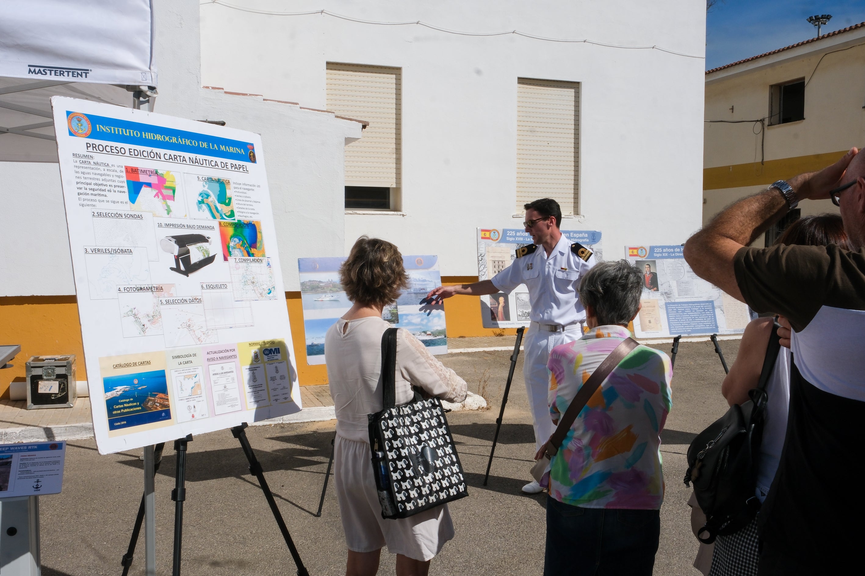 Fotos: Jornada de puertas abiertas en el Instituto Hidrográfico de la Marina de Cádiz