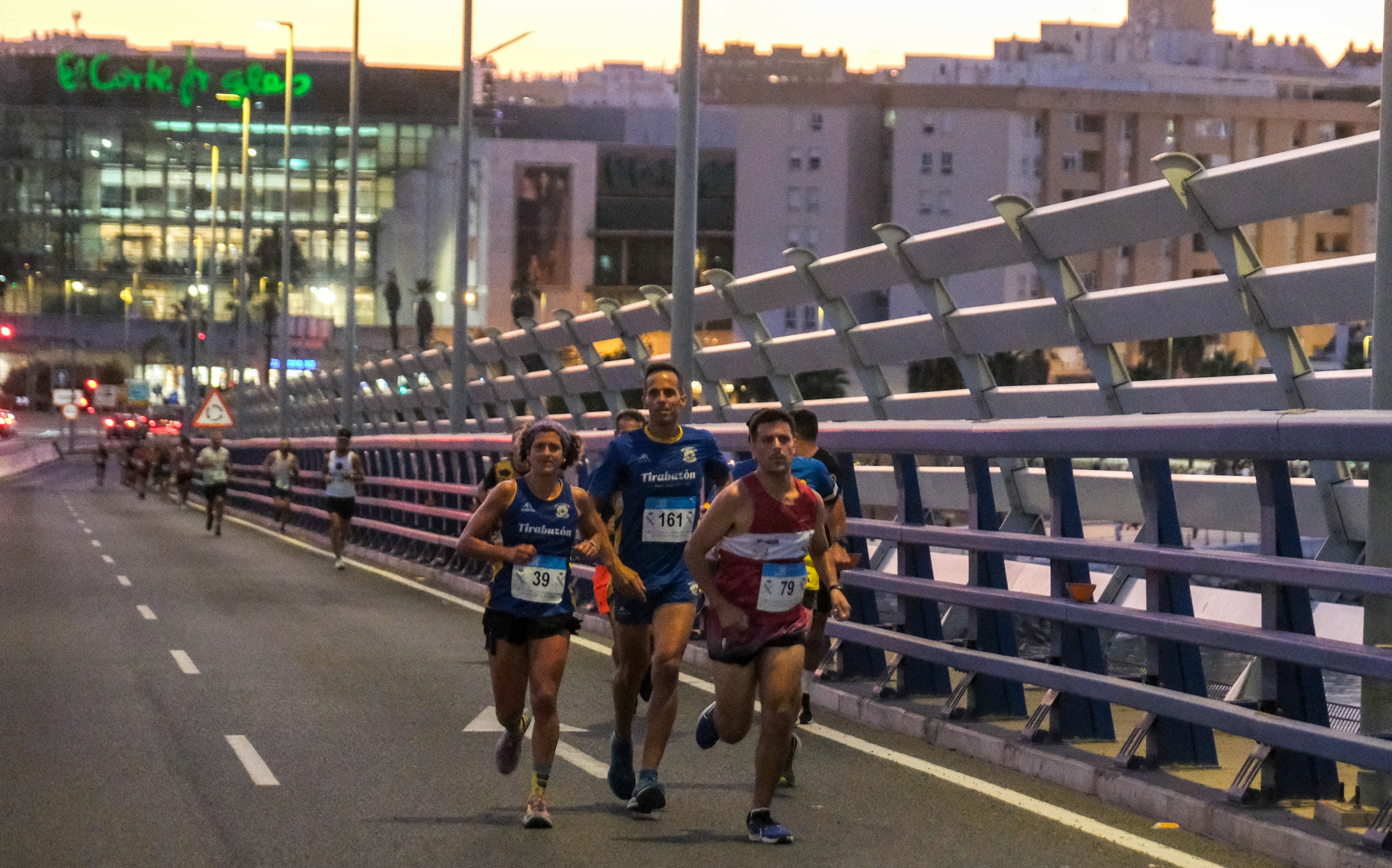 Fotos: IX Milla Verde Nocturna a beneficio de la Asociación de Down Cádiz