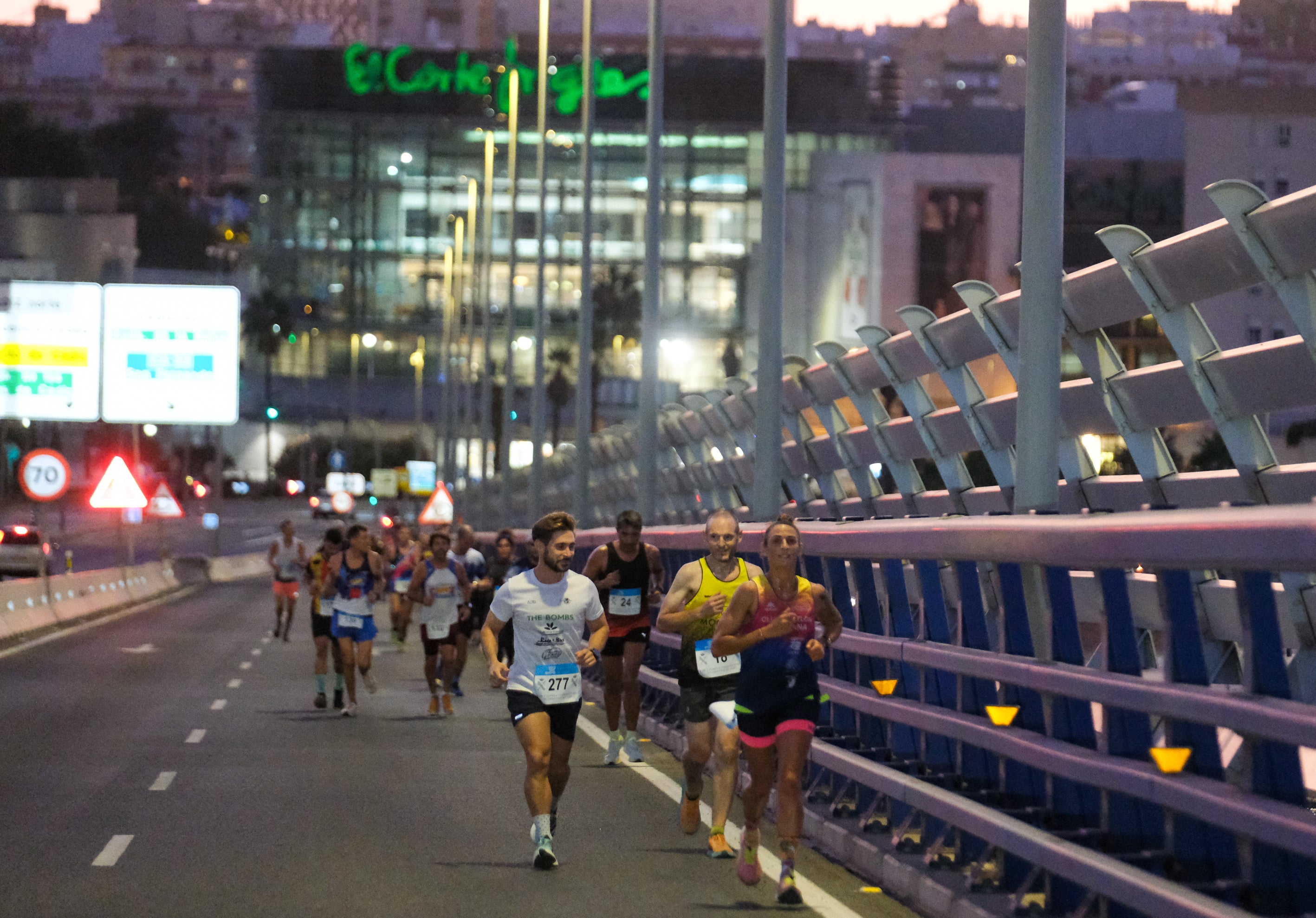 Fotos: IX Milla Verde Nocturna a beneficio de la Asociación de Down Cádiz