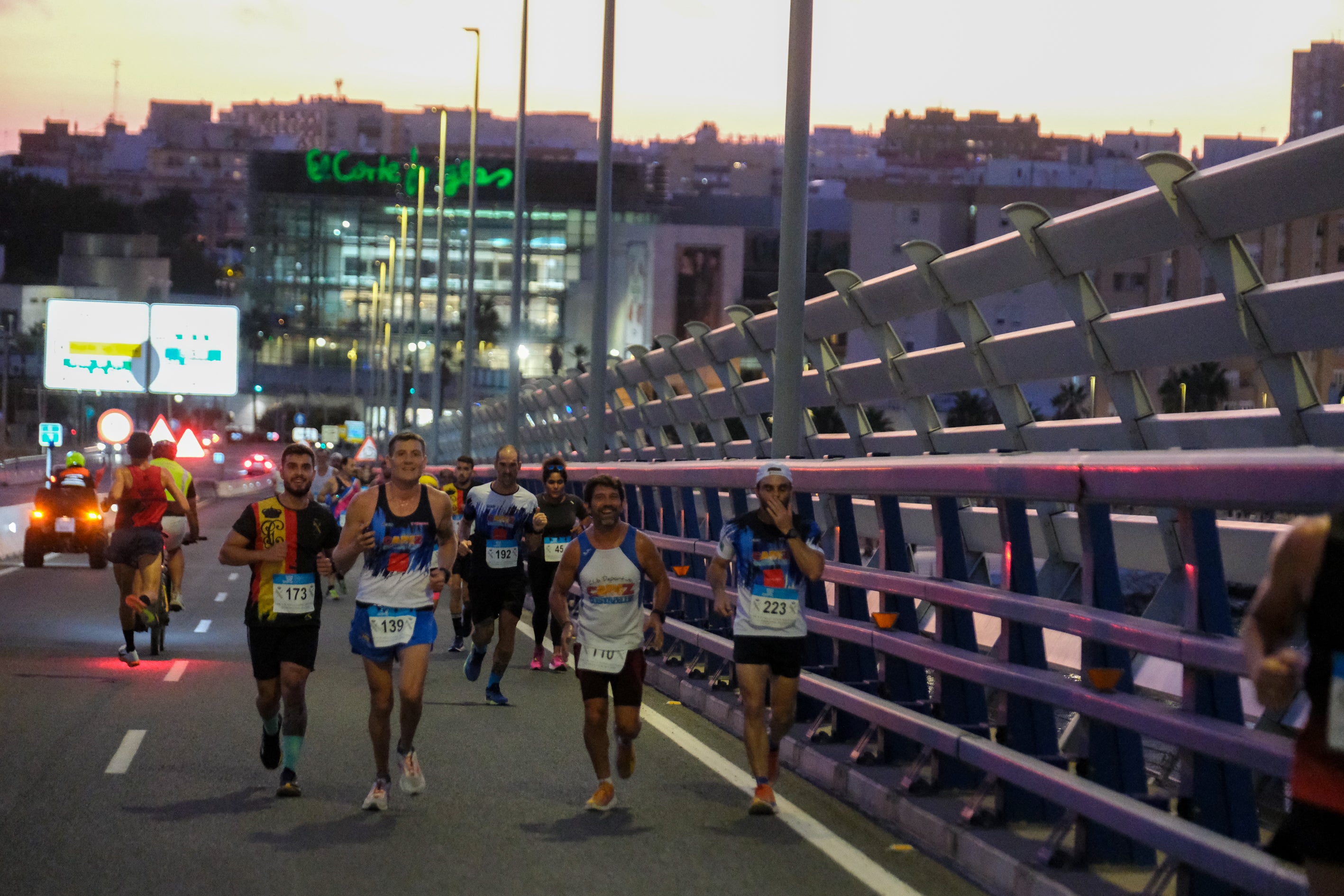 Fotos: IX Milla Verde Nocturna a beneficio de la Asociación de Down Cádiz