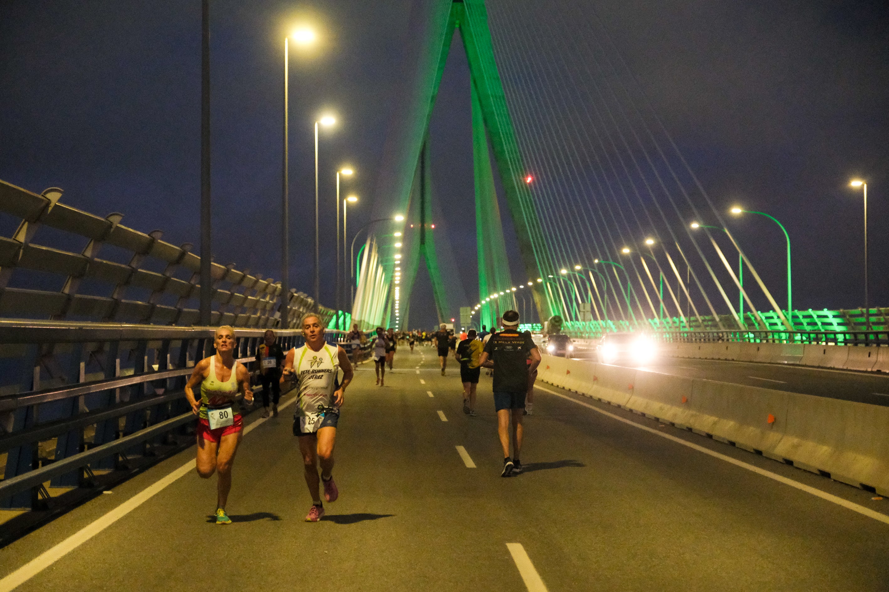 Fotos: IX Milla Verde Nocturna a beneficio de la Asociación de Down Cádiz