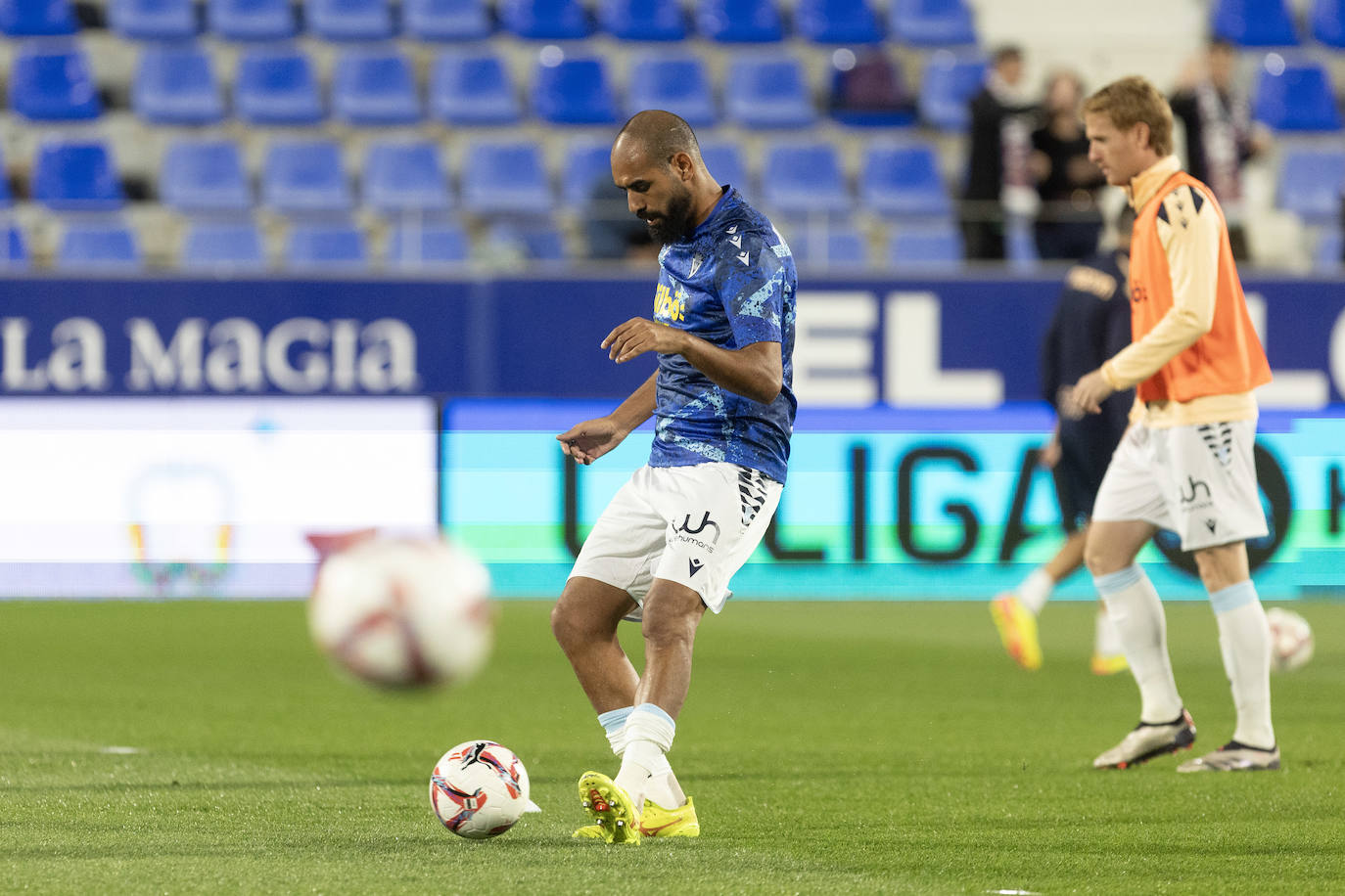 Fotos: Huesca - Cádiz CF en el estadio de El Alcoraz