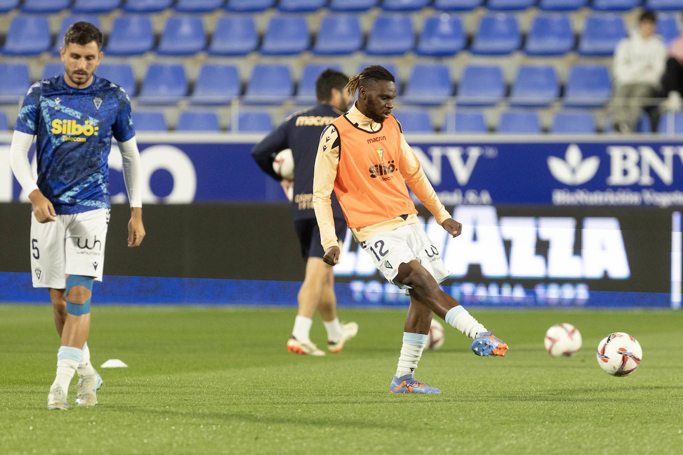 Fotos: Huesca - Cádiz CF en el estadio de El Alcoraz